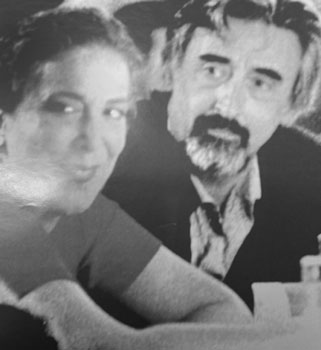 1996, escena de Buenos Aires Viceversa donde los personajes Mirtha Busnelli y Carlos Roffe salen a tomar algo y contarse de sus vidas.